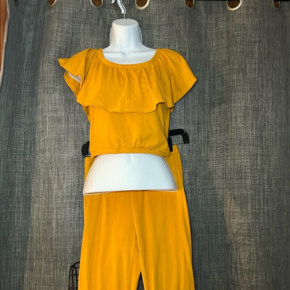 FEATHERS fun 2 piece set! Mustard Top off shoulder & matching Pants size medium.